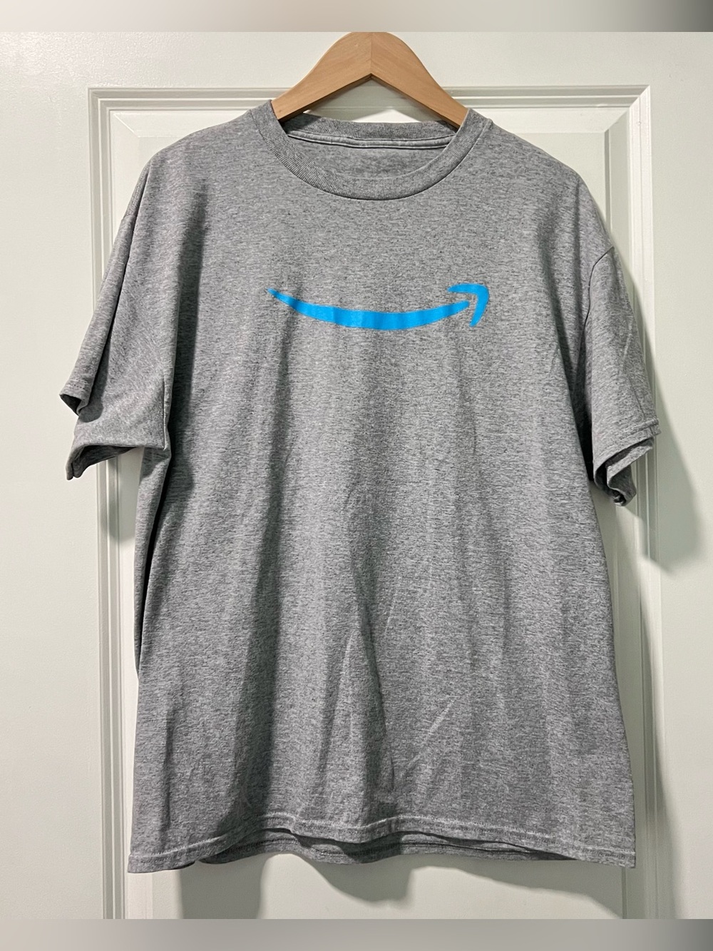 Amazon Logo Smile T-Shirt Employee Heather Gray Size Large Tee